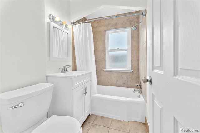 23621 Lawrence Avenue, Dearborn, MI 48128