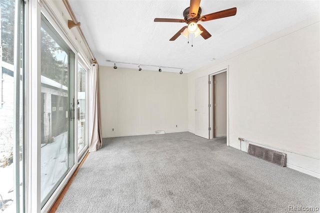 23621 Lawrence Avenue, Dearborn, MI 48128