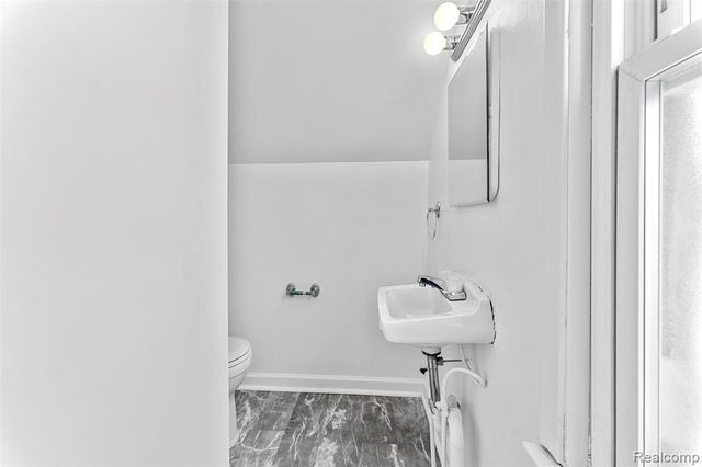 23621 Lawrence Avenue, Dearborn, MI 48128