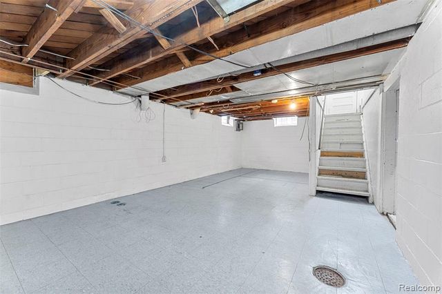 23621 Lawrence Avenue, Dearborn, MI 48128