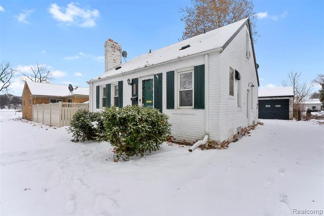 23621 Lawrence Avenue, Dearborn, MI 48128