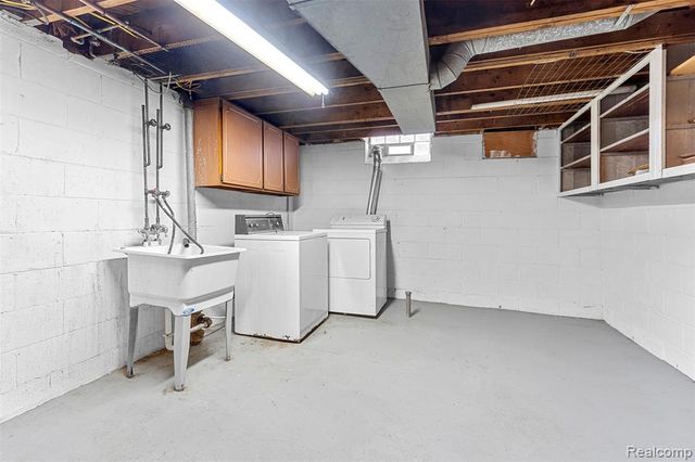 23621 Lawrence Avenue, Dearborn, MI 48128