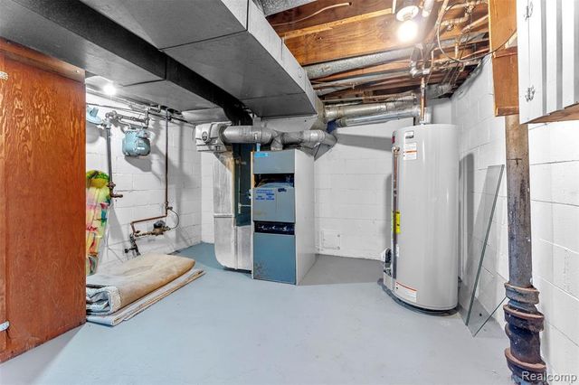 23621 Lawrence Avenue, Dearborn, MI 48128