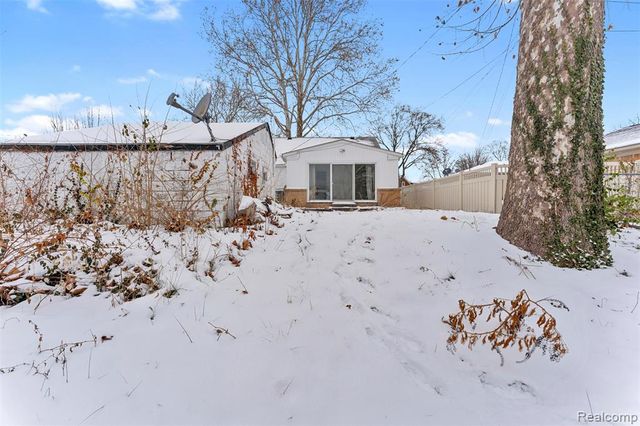 23621 Lawrence Avenue, Dearborn, MI 48128