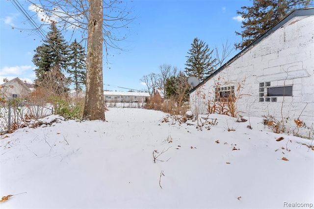 23621 Lawrence Avenue, Dearborn, MI 48128