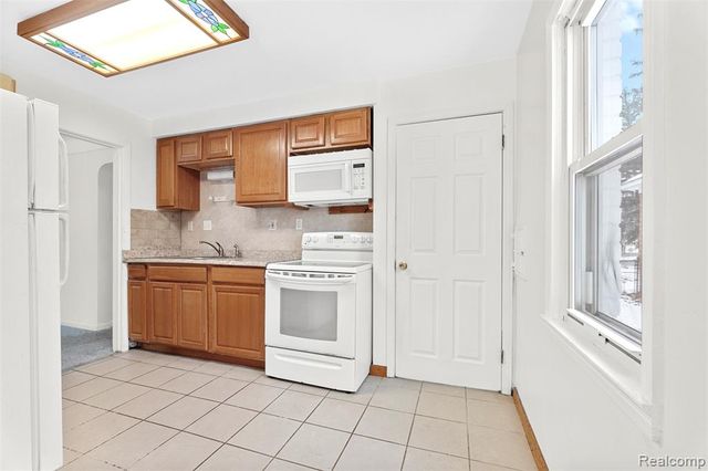 23621 Lawrence Avenue, Dearborn, MI 48128