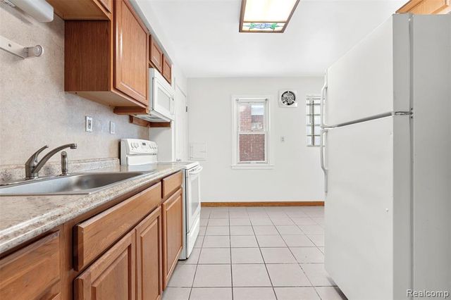 23621 Lawrence Avenue, Dearborn, MI 48128