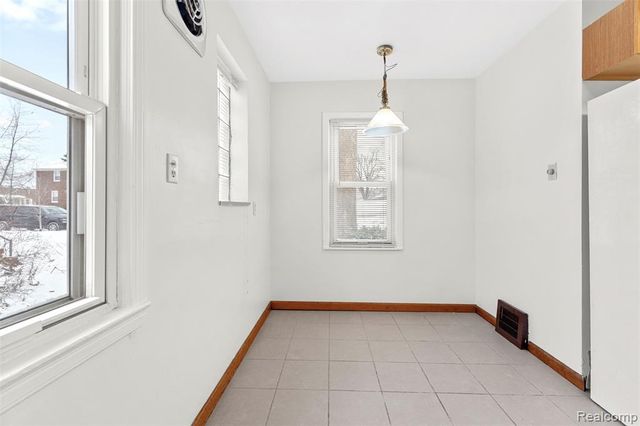 23621 Lawrence Avenue, Dearborn, MI 48128