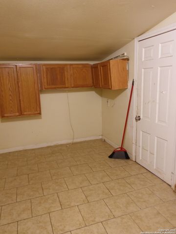 305 Queretaro St, San Antonio, TX 78237