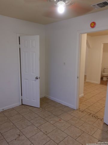 305 Queretaro St, San Antonio, TX 78237