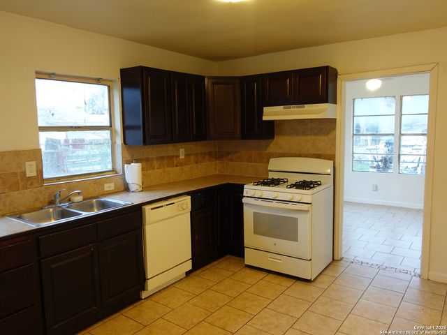 305 Queretaro St, San Antonio, TX 78237