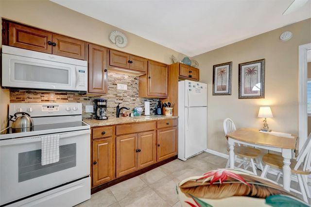 673 BAY ESPLANADE 204, Clearwater Beach, FL 33767