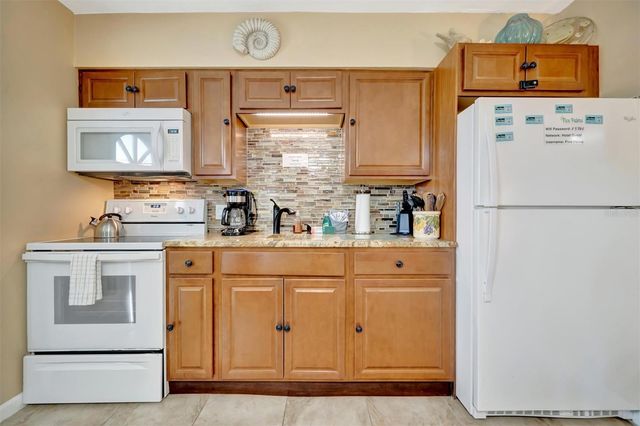 673 BAY ESPLANADE 204, Clearwater Beach, FL 33767