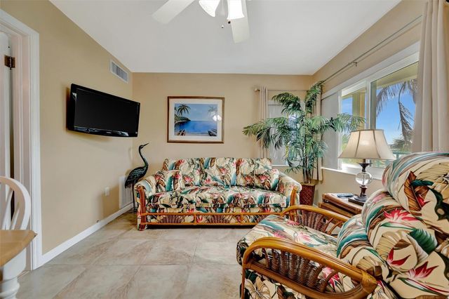 673 BAY ESPLANADE 204, Clearwater Beach, FL 33767