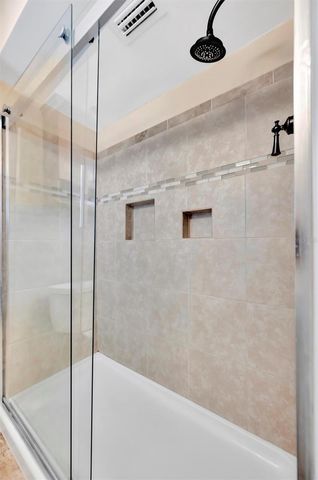 673 BAY ESPLANADE 204, Clearwater Beach, FL 33767