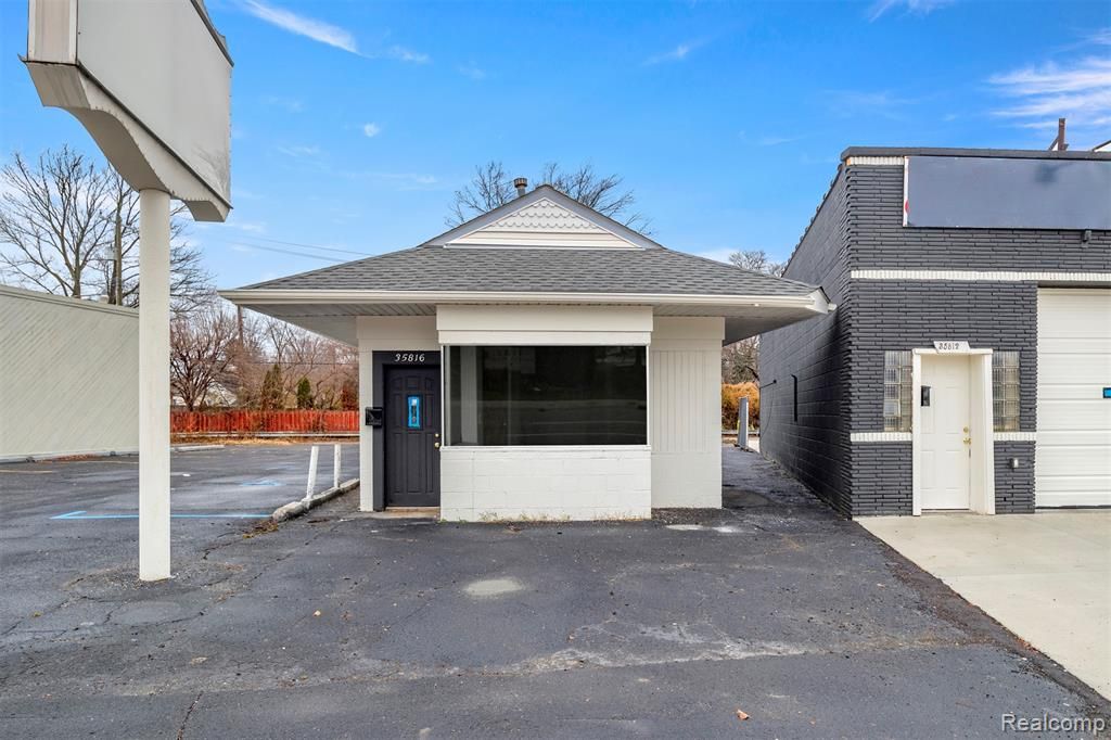 35816 W Michigan Avenue, Wayne, MI 48184