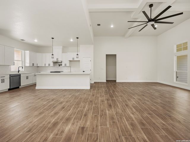 4807 BLUE BEECH DR, Elmendorf, TX 78112