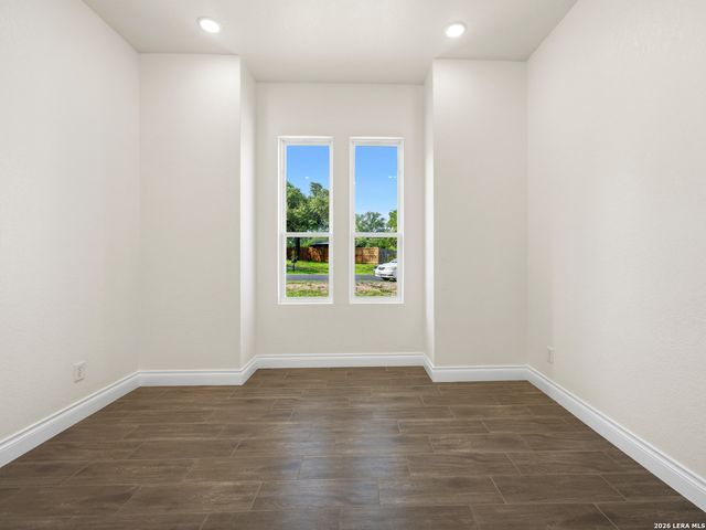 4807 BLUE BEECH DR, Elmendorf, TX 78112