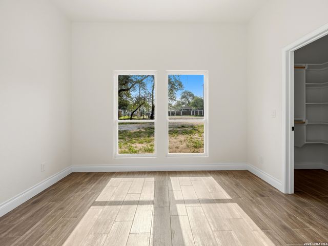 4807 BLUE BEECH DR, Elmendorf, TX 78112
