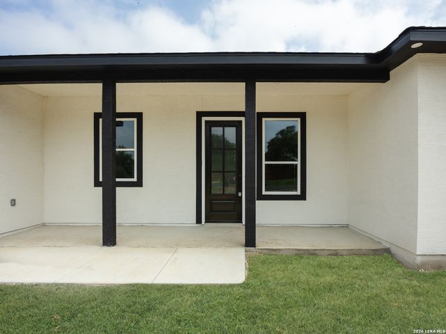4807 BLUE BEECH DR, Elmendorf, TX 78112