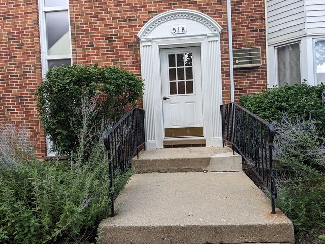 518 W Miner Street 2H, Arlington Heights, IL 60005