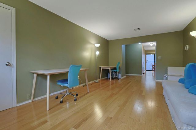 32 Milford Lane 6D, Suffern, NY 10901
