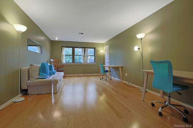 32 Milford Lane 6D, Suffern, NY 10901