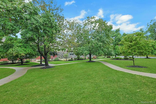 32 Milford Lane 6D, Suffern, NY 10901
