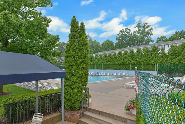 32 Milford Lane 6D, Suffern, NY 10901