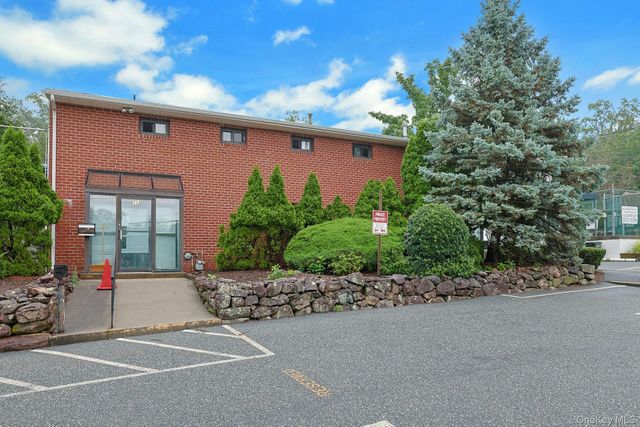 32 Milford Lane 6D, Suffern, NY 10901