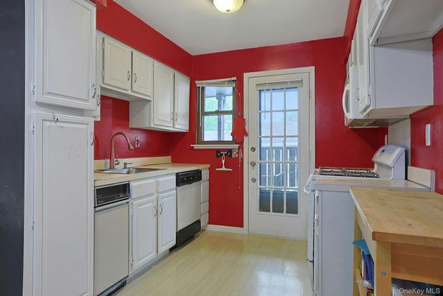 32 Milford Lane 6D, Suffern, NY 10901