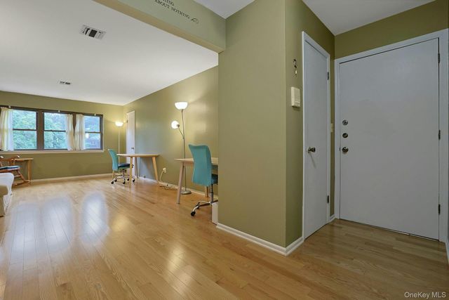 32 Milford Lane 6D, Suffern, NY 10901