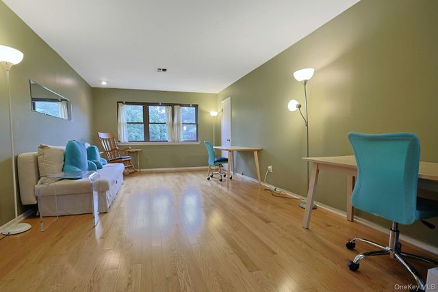 32 Milford Lane 6D, Suffern, NY 10901
