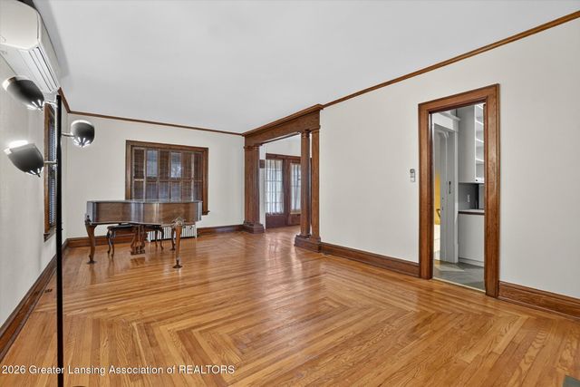 1027 Seymour Avenue, Lansing, MI 48906