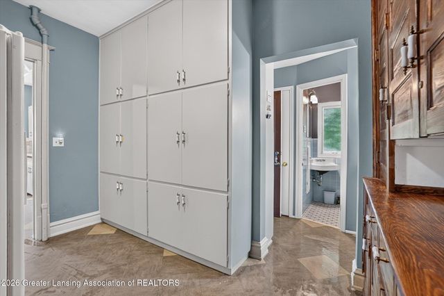 1027 Seymour Avenue, Lansing, MI 48906