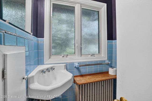 1027 Seymour Avenue, Lansing, MI 48906