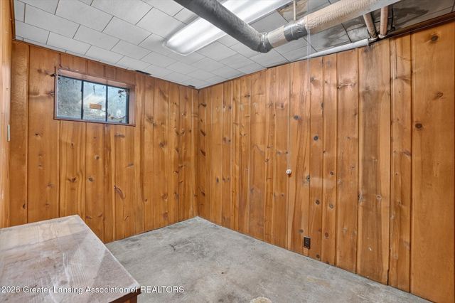 1027 Seymour Avenue, Lansing, MI 48906
