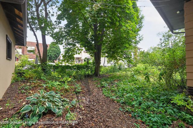 1027 Seymour Avenue, Lansing, MI 48906