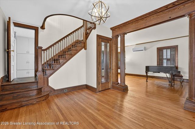 1027 Seymour Avenue, Lansing, MI 48906