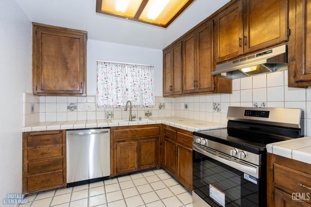 6500 Hidden Cove Court, Bakersfield, CA 93307