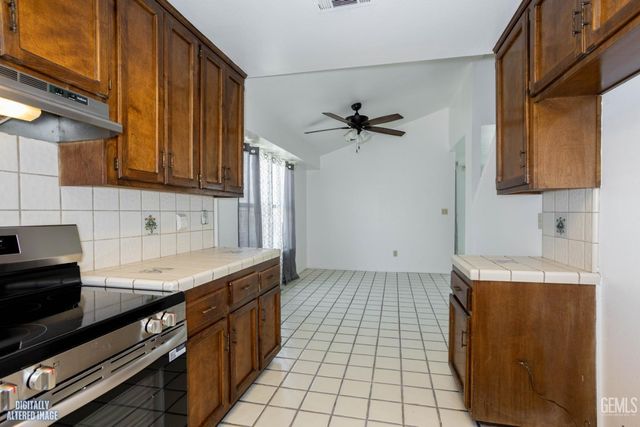 6500 Hidden Cove Court, Bakersfield, CA 93307