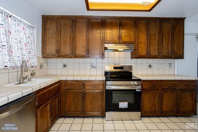 6500 Hidden Cove Court, Bakersfield, CA 93307
