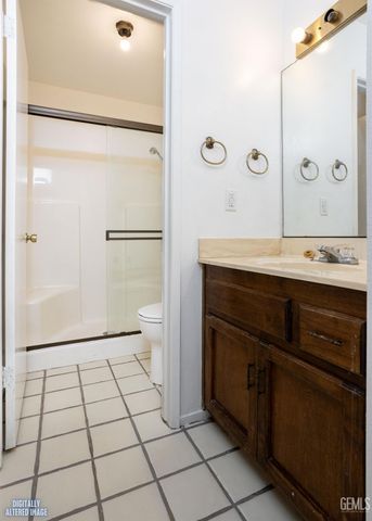 6500 Hidden Cove Court, Bakersfield, CA 93307