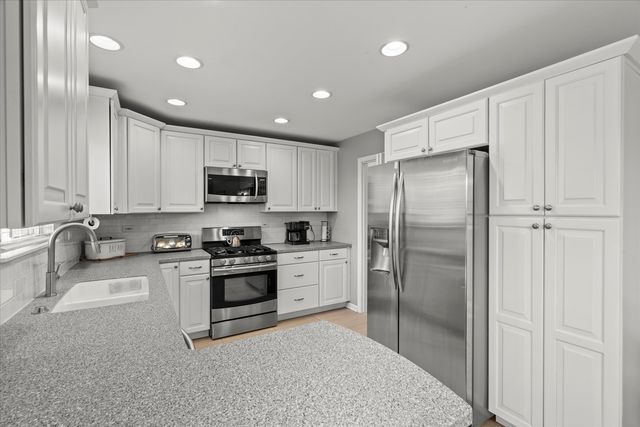 2680 Jenna Circle, Montgomery, IL 60538
