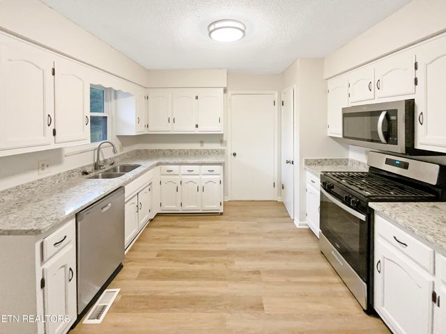 1012 Kensington Blvd, Maryville, TN 37803