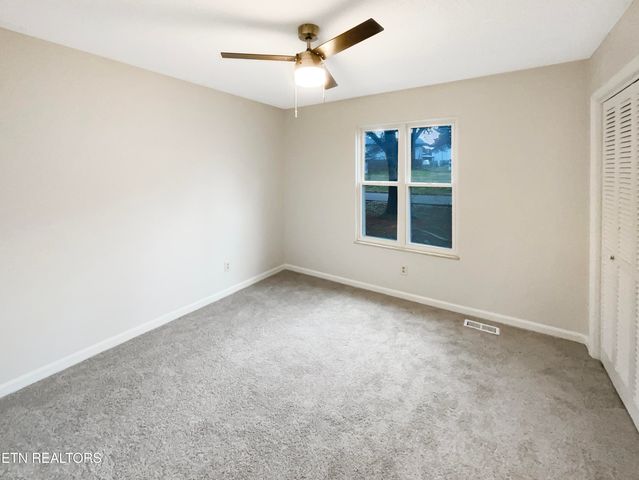 1012 Kensington Blvd, Maryville, TN 37803