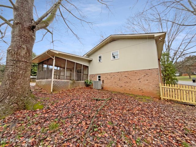 1012 Kensington Blvd, Maryville, TN 37803