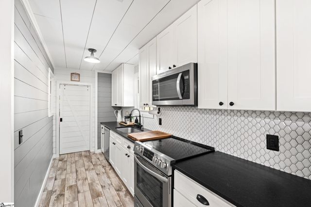 215 Hickory Lane, Mauldin, SC 29662