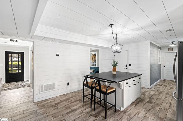 215 Hickory Lane, Mauldin, SC 29662