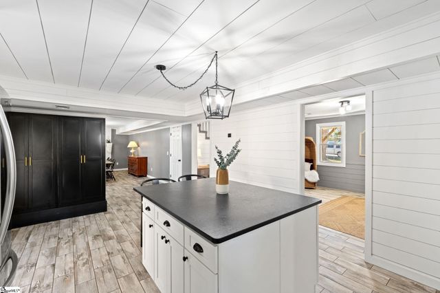 215 Hickory Lane, Mauldin, SC 29662